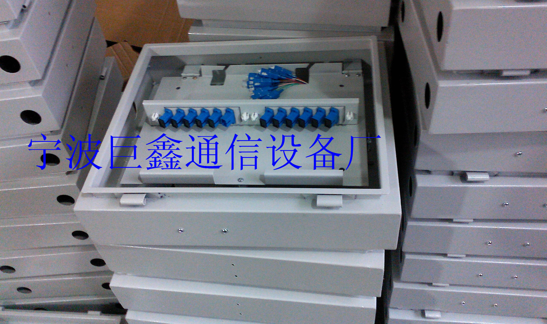 巨鑫工业标杆 一分十六光分路器箱工厂直销解析